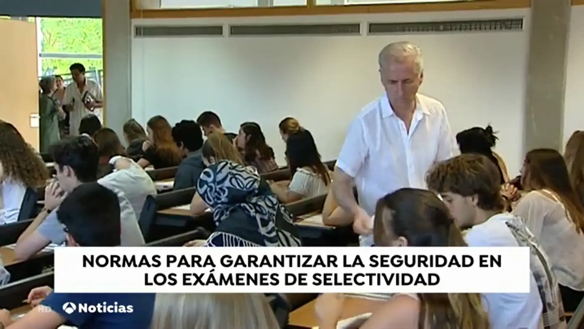 Galicia exige que los alumnos lleven el pelo recogido en la prueba de selectividad title=