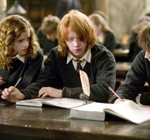 Harry, Ron y Hermione en clases en Hogwarts Harry, Ron y Hermione en clases en Hogwarts