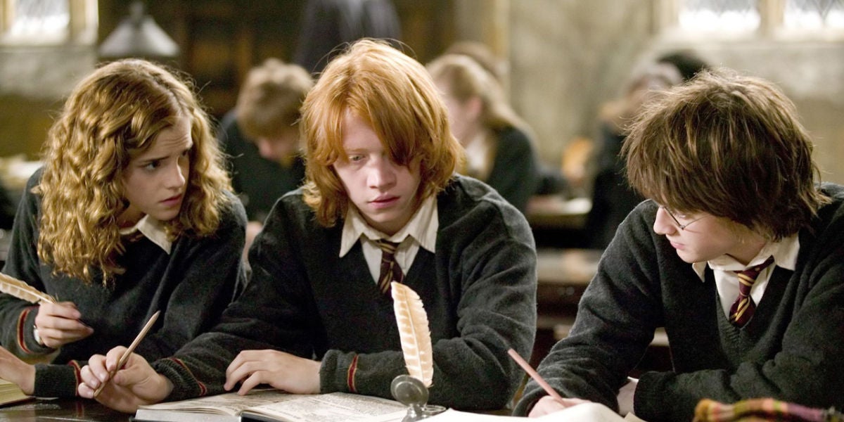 Harry, Ron y Hermione en clases en Hogwarts