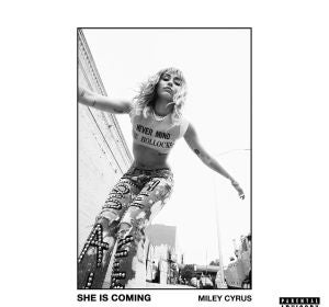 Miley Cyrus en She Is Coming Miley Cyrus en She Is Coming