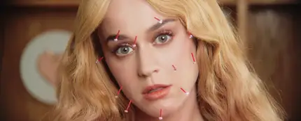 Katy Perry en su nuevo vídeo 'Never Really Over' Katy Perry en su nuevo vídeo 'Never Really Over'