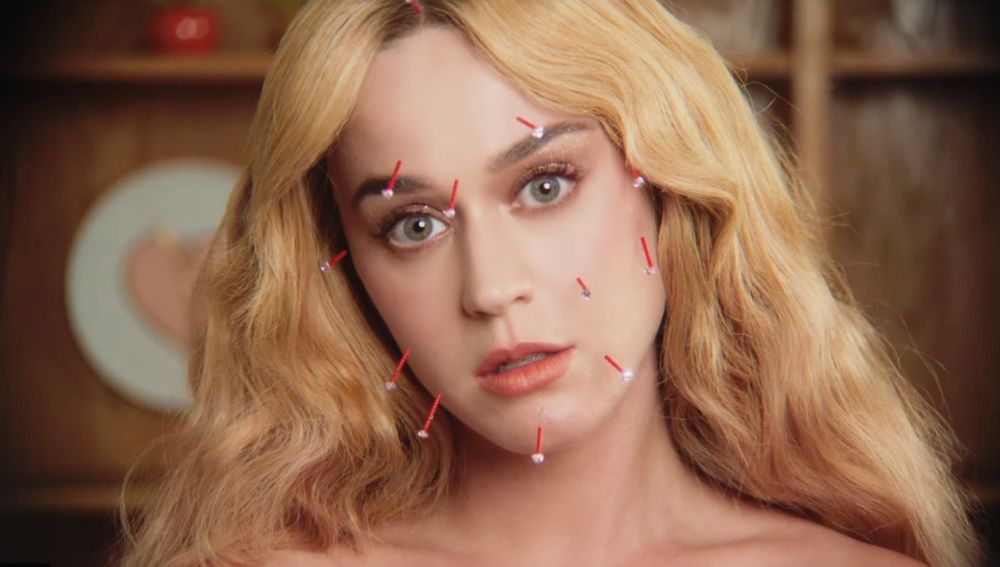 Katy Perry en su nuevo vídeo 'Never Really Over'