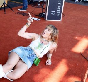 Imagen de Miley Cyrus previa a una actuación Imagen de Miley Cyrus previa a una actuación