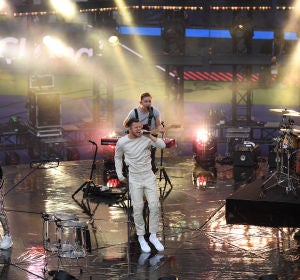 Imagine Dragons durante su actuación en la final de la Champions Imagine Dragons durante su actuación en la final de la Champions