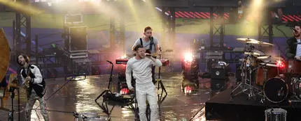 Imagine Dragons durante su actuación en la final de la Champions Imagine Dragons durante su actuación en la final de la Champions
