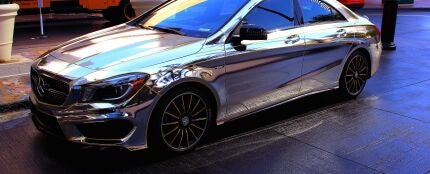 Un coche reci&eacute;n pulido
