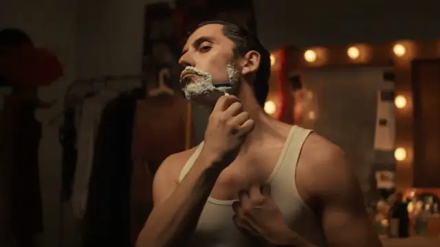 Paco León en el anuncio de Gillette