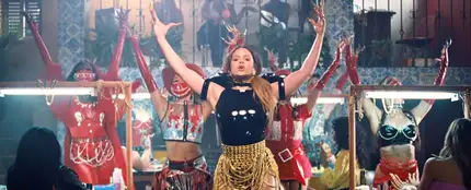 Rosalía en el videoclip de 'Aute Cuture' Rosalía en el videoclip de 'Aute Cuture'