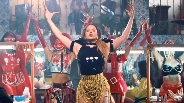 Rosalía en el videoclip de 'Aute Cuture'