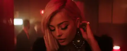 Bebe Rexha en el videoclip de 'Call You Mine' de The Chainsmokers Bebe Rexha en el videoclip de 'Call You Mine' de The Chainsmokers
