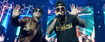 Yandel y Wisin durante una actuación Yandel y Wisin durante una actuación