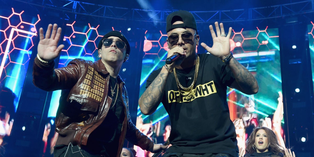 Yandel y Wisin durante una actuación