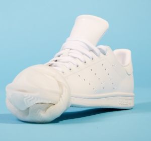 Inventan un condón para proteger tus zapatillas favoritas Inventan un condón para proteger tus zapatillas favoritas