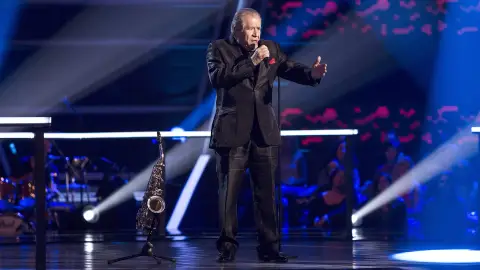 Juan Mena canta ‘Envidia’ en los Asaltos de ‘La Voz Senior’ Juan Mena canta ‘Envidia’ en los Asaltos de ‘La Voz Senior’