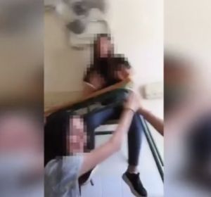 Reto viral 'Desk Challenge' practicado en Albatera Reto viral 'Desk Challenge' practicado en Albatera