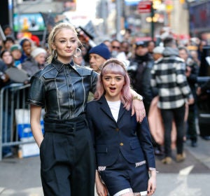 Sophie Turner y Maisie Williams Sophie Turner y Maisie Williams