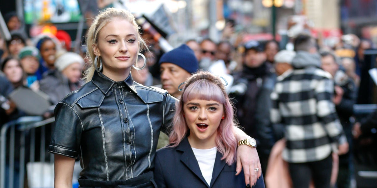 Sophie Turner y Maisie Williams