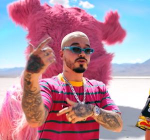 Un desierto lleno de color para el vídeo de 'Loco Contigo', lo nuevo de Dj Snake, J Balvin y Tyga Un desierto lleno de color para el vídeo de 'Loco Contigo', lo nuevo de Dj Snake, J Balvin y Tyga