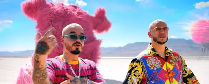 Un desierto lleno de color para el vídeo de 'Loco Contigo', lo nuevo de Dj Snake, J Balvin y Tyga Un desierto lleno de color para el vídeo de 'Loco Contigo', lo nuevo de Dj Snake, J Balvin y Tyga