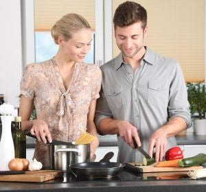 Pareja cocinando Pareja cocinando