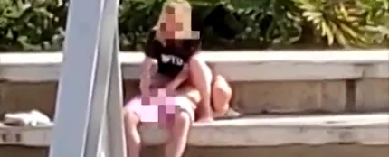 Graban a una pareja practicando sexo en la calle a plena luz del día en Magaluf, Mallorca Graban a una pareja practicando sexo en la calle a plena luz del día en Magaluf, Mallorca