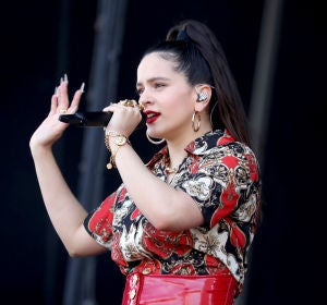Rosalía durante una de sus actuaciones Rosalía durante una de sus actuaciones