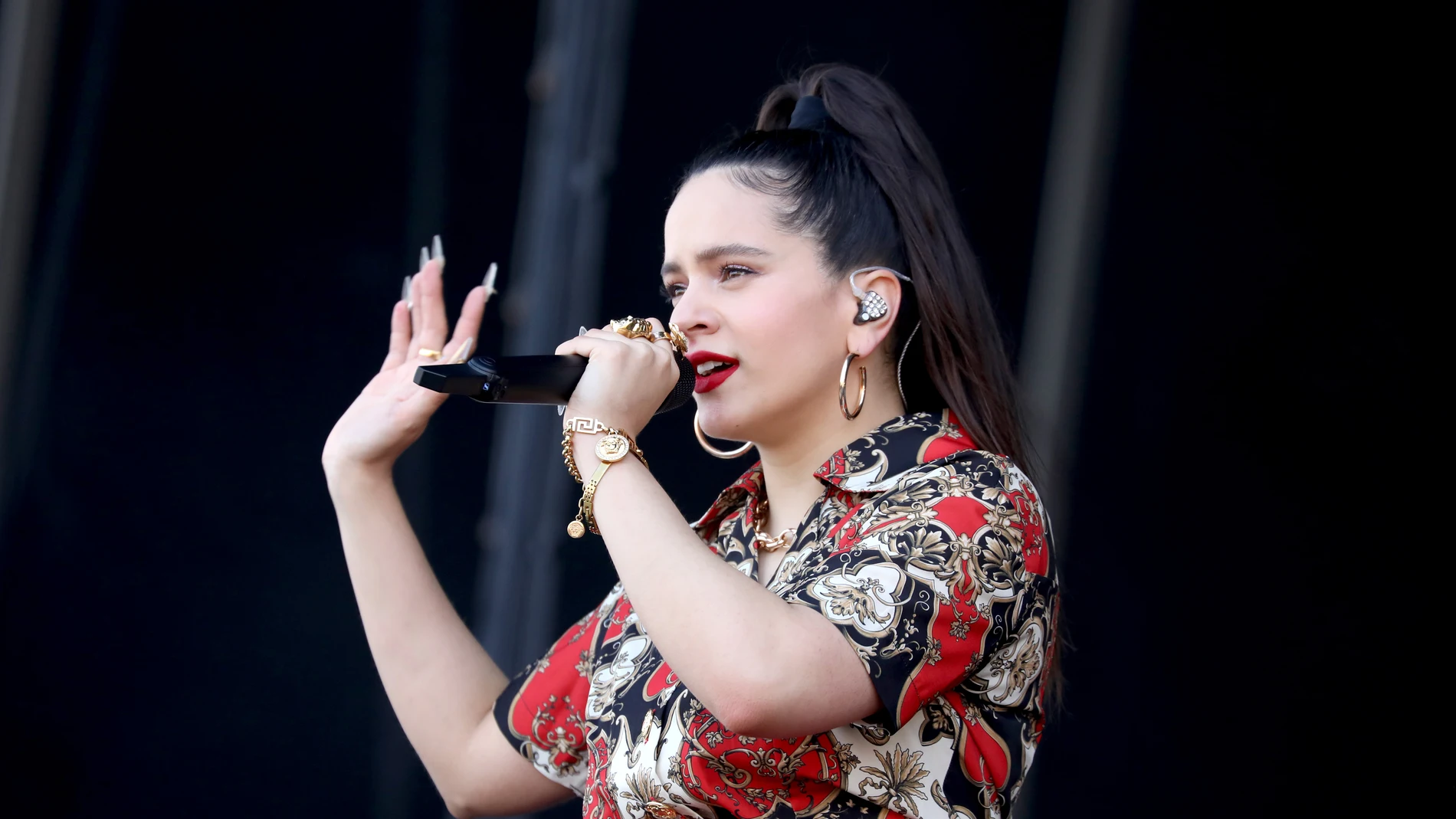 Rosalía durante una de sus actuaciones Rosalía durante una de sus actuaciones