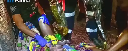 Una mujer se pone de parto en plena calle y da a luz con la ayuda de la Policía de Palma Una mujer se pone de parto en plena calle y da a luz con la ayuda de la Policía de Palma