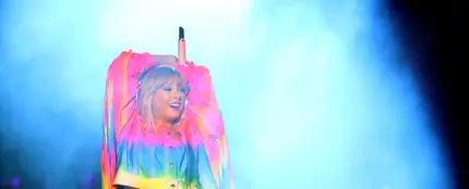 Taylor Swift actúa en el escenario del Dignity Health Sports Park Taylor Swift actúa en el escenario del Dignity Health Sports Park
