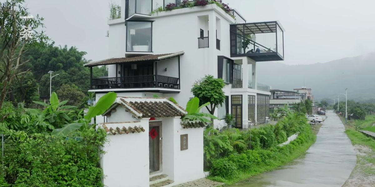 La casa en la que vivirán las siete amigas, tras su remodelación