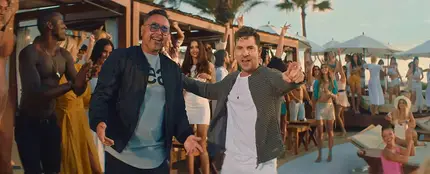 Juan Magán y David Bisbal en el vídeo de 'Bésame' Juan Magán y David Bisbal en el vídeo de 'Bésame'