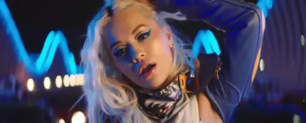 Rita Ora en el videoclip de 'New Look' Rita Ora en el videoclip de 'New Look'