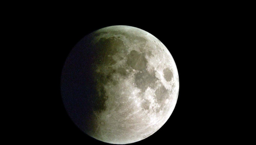 Como ver el eclipse lunar parcial