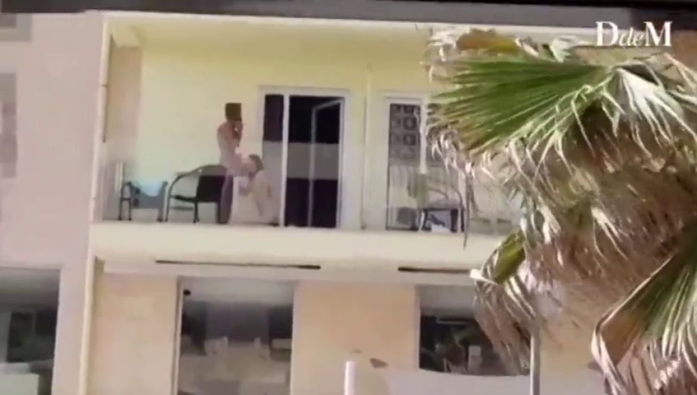 El desmadre turístico en Mallorca continúa: sexo en la terraza de un hotel