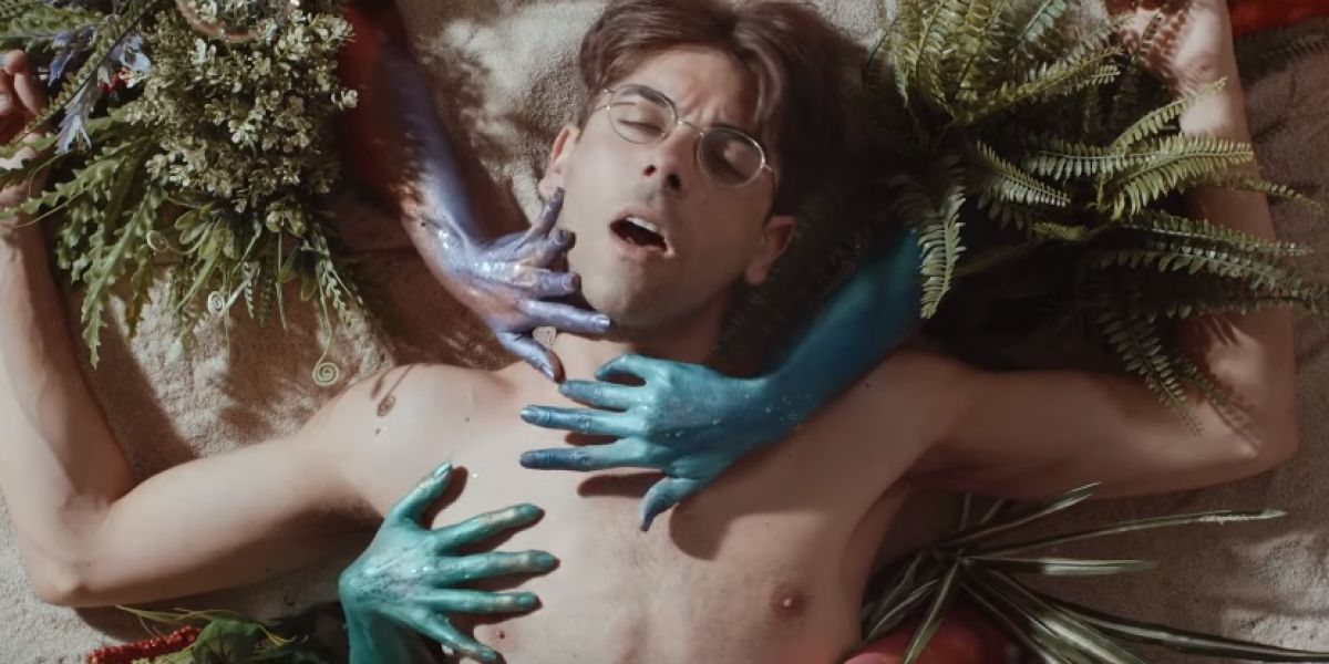 Don Patricio y Rels B se van a las carreras en el vídeo de su nuevo tema '¿Cómo te va, querida?'