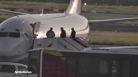 Encuentran un feto momificado en un avión en la T4 de Barajas Encuentran un feto momificado en un avión en la T4 de Barajas