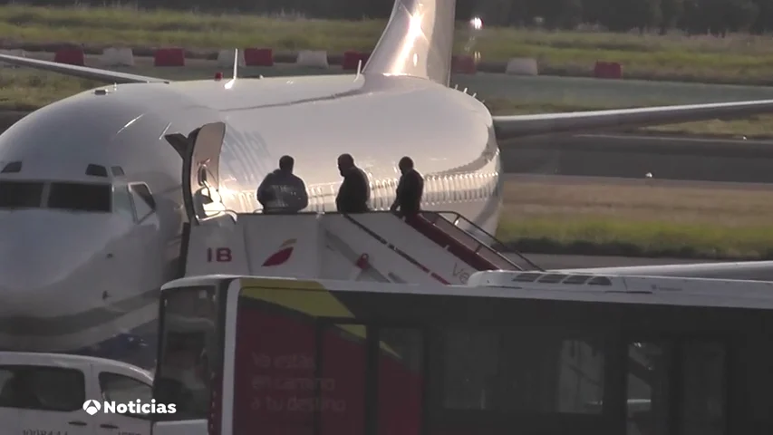 Encuentran un feto momificado en un avión en la T4 de Barajas