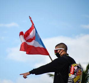 Bad Bunny hará un parón en su carrera para apoyar a su país Bad Bunny hará un parón en su carrera para apoyar a su país