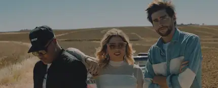 Juan Magán, Marielle Hazlo y Álvaro Soler en el vídeo de 'Sobrenatural' Juan Magán, Marielle Hazlo y Álvaro Soler en el vídeo de 'Sobrenatural'