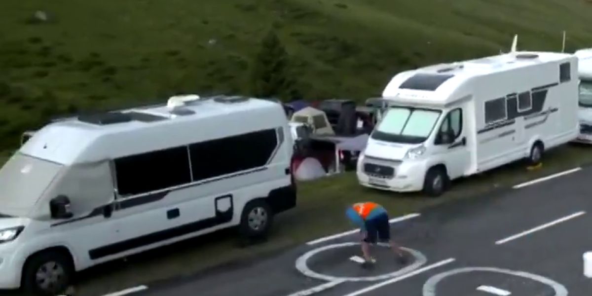 No más penes en el Tour de Francia: así disimulan los que hay pintados en las carreteras