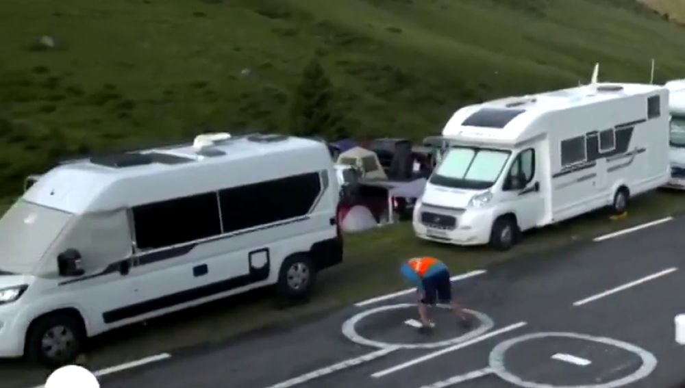 No más penes en el Tour de Francia: así disimulan los que hay pintados en las carreteras 