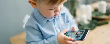 No existen los nativos digitales, los niños captan las habilidades mediante el aprendizaje informal No existen los nativos digitales, los niños captan las habilidades mediante el aprendizaje informal