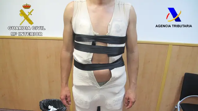 Detenido en el aeropuerto de Barcelona por ocultar seis kilos de cocaína bajo una faja