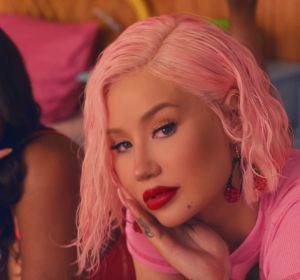 Iggy Azalea y Kash Doll, amigas de instituto en el vídeo de 'F*ck It Up' Iggy Azalea y Kash Doll, amigas de instituto en el vídeo de 'F*ck It Up'