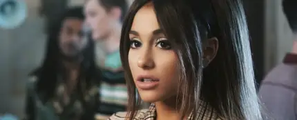Ariana Grande en el videoclip de 'boyfriend' Ariana Grande en el videoclip de 'boyfriend'