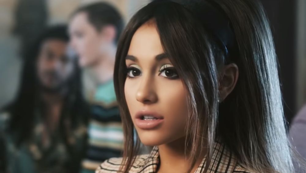 Ariana Grande en el videoclip de 'boyfriend'