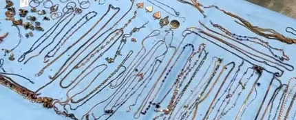 Joyas del interior de una joven Joyas del interior de una joven