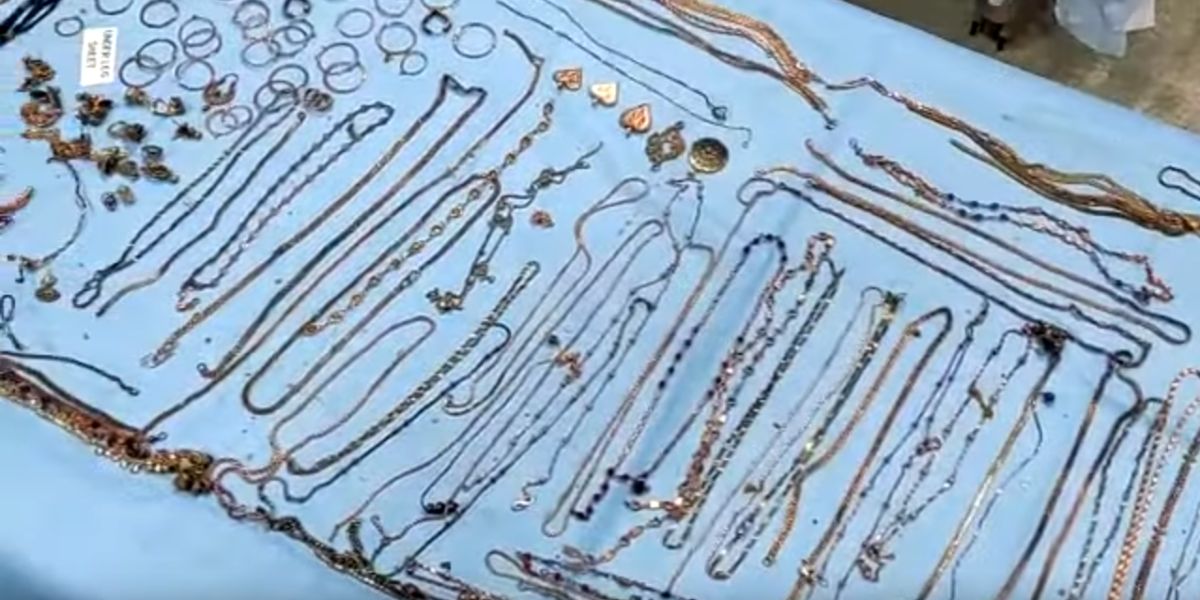 Joyas del interior de una joven