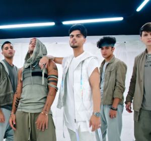 Abraham Mateo y CNCO en 'Me vuelves loco' Abraham Mateo y CNCO en 'Me vuelves loco'