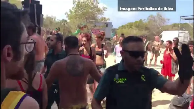 Más de 70 detenidos y 13 heridos tras desmantelarse una fiesta ilegal en Ibiza